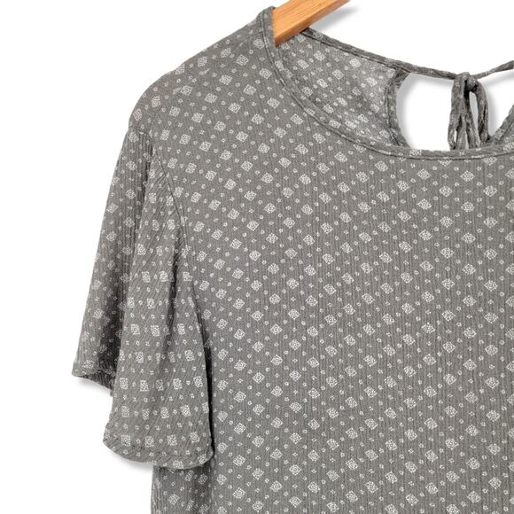 Cloud Chaser Women's Lightweight Slight Flutter Sleeve Blouse Size Large - Picture 4 of 10